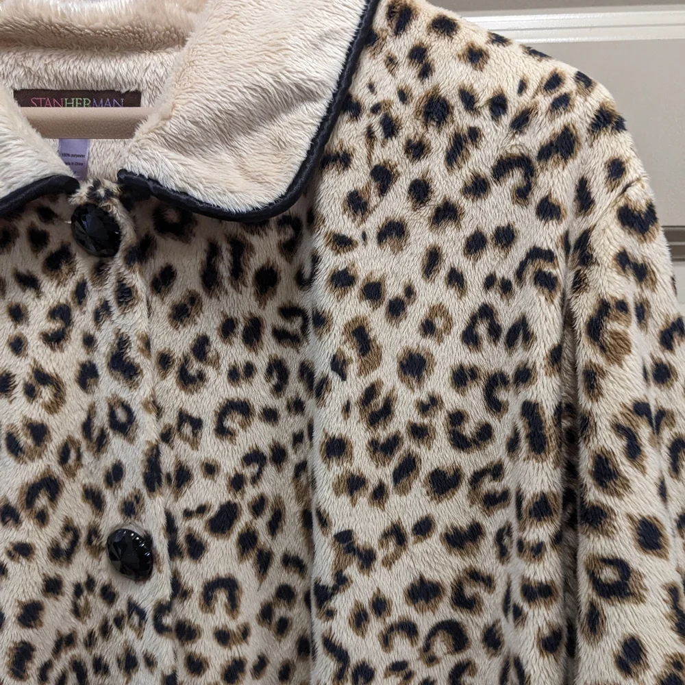 Leopard Print Fleece Robe - Picture 4 of 16